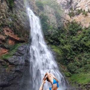 Yoga e cachoeira
